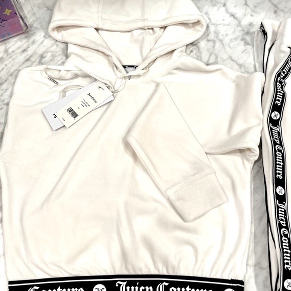 Juicy Couture - NWT tracksuit is super on trend!